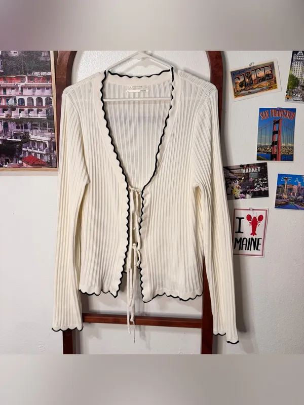 Anthropologie ribbed knit long-sleeve tie-front cardigan Ivory with black trim - Image 3