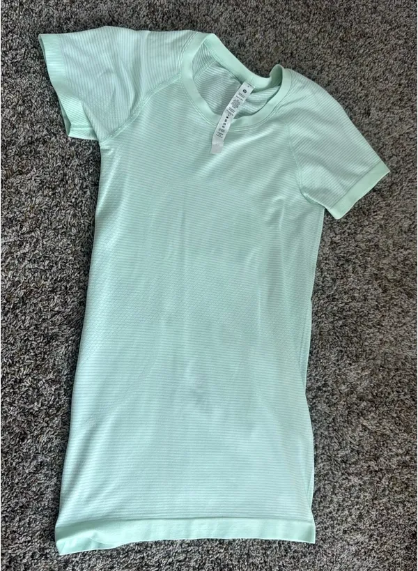 Swiftly Lululemon Tech Short Sleeve - Image 3
