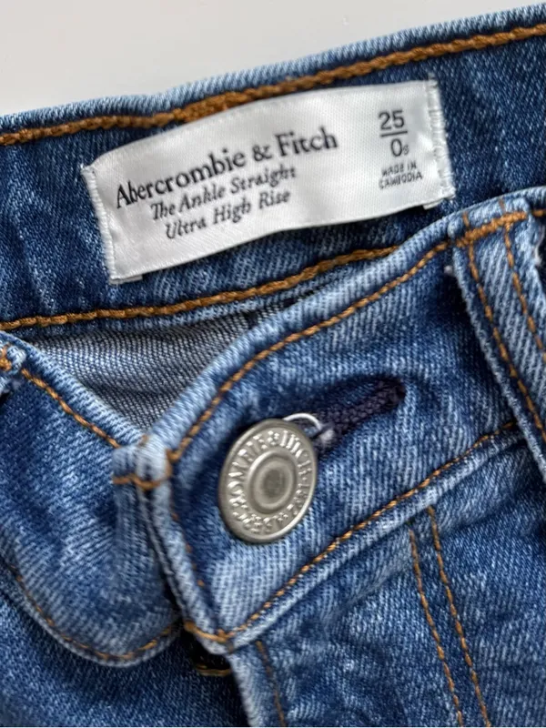 Abercrombie & Fitch Distressed Jeans - The Ankle Straight Ultra High Rise - Sz 0 - Image 4
