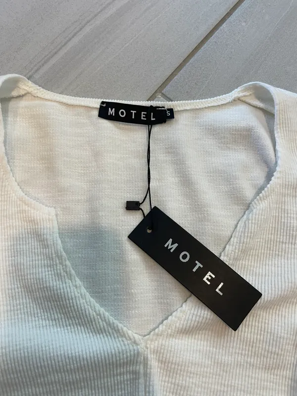 Motel Cropped Long Sleeve Top - Image 7