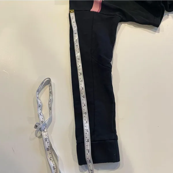 Gymshark cropped tie hoodie black with pink/white logo long sleeve medium - Image 9