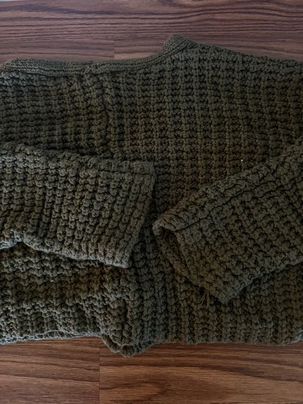 Olive green cropped forever 21 cardigan - Image 4