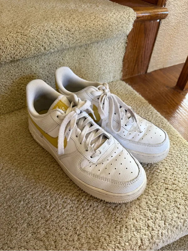Nike White Low-Top Sneakers with Yellow Swoosh - Image 2