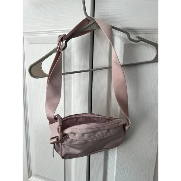 Lululemon Crossbody Belt Bag In Light Pink With Adjustable Strap & Zipper Closur - Image 5