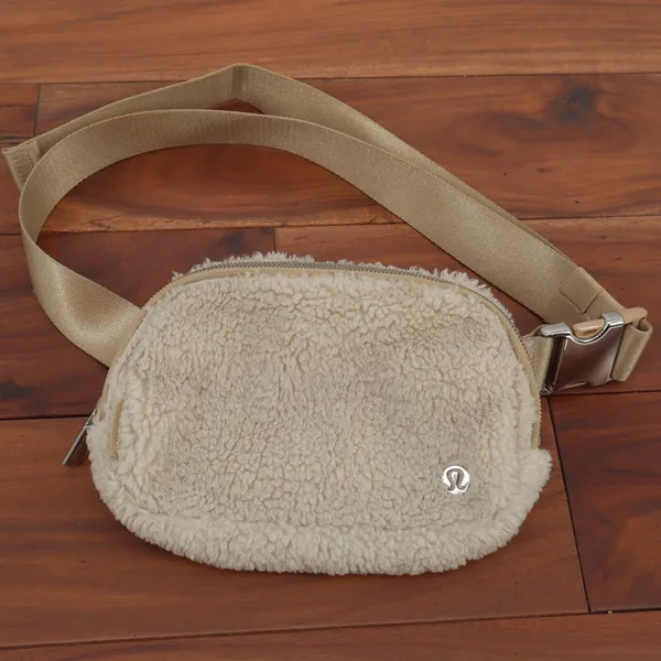 Lululemon Everywhere Belt Bag 1L Fleece Ivory Cream Sherpa Waist Pack - Image 2