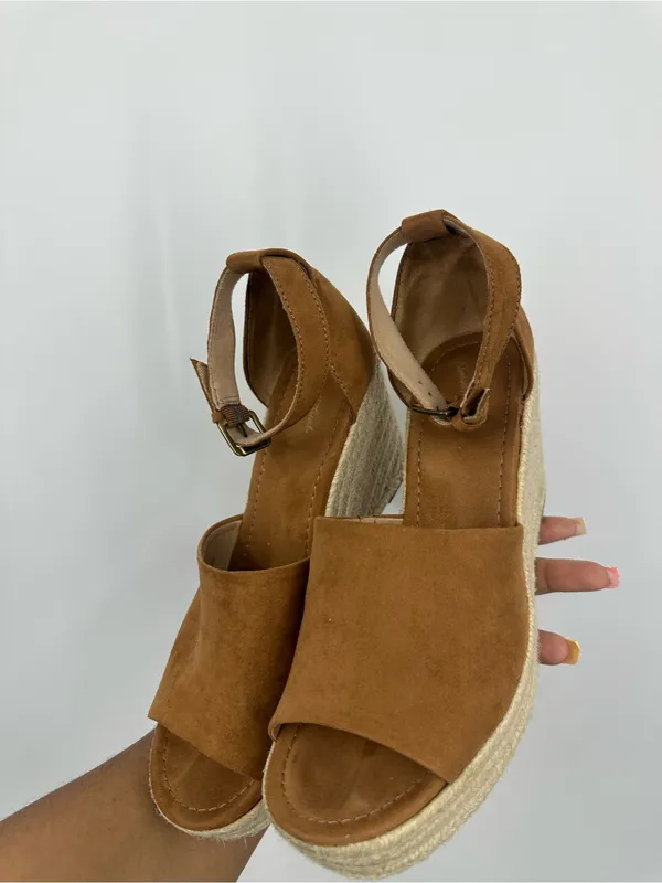 Universal Threads Tan Boho Wedge Sandals Women's Size 8.5 - Image 6