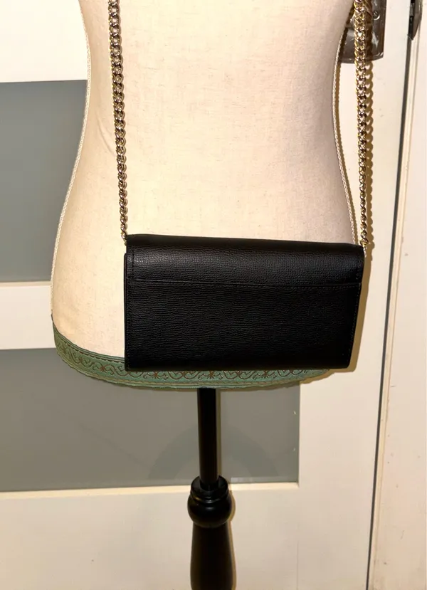 Kate Spade New York Darcy Chain Wallet Crossbody in black. - Image 3