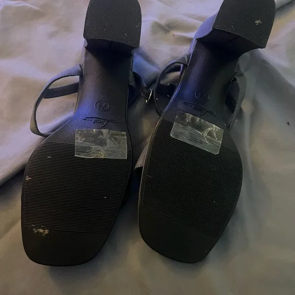 FIONI Black Strappy Sandals Size 7.5 - Image 3