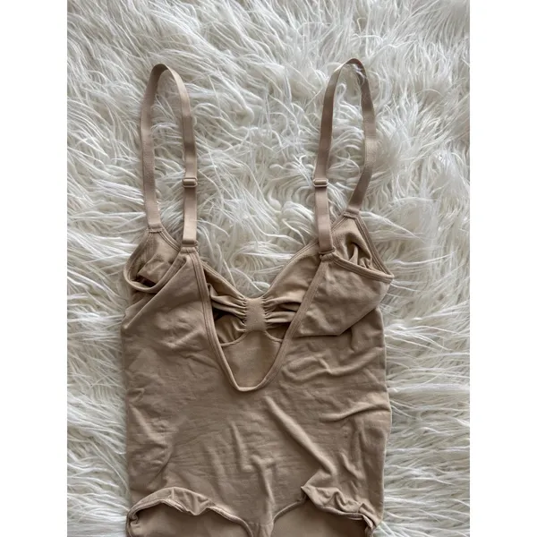 Skims Seamless Sculpt Low Back Thong Bodysuit Clay Size Large - Image 6