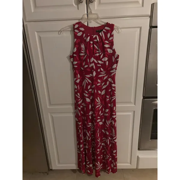 Maggy London Red White Leaf Print Sleeveless Maxi Dress Pleated Keyhole Size 6 - Image 2