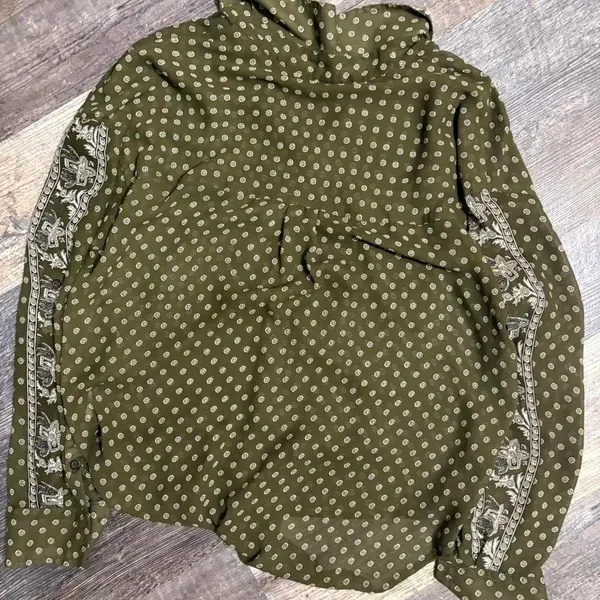 Free people size xs Green button up long‎ sleeve blouse with paisley design - Image 3