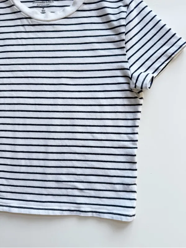 Abercrombie & Fitch Essentials Black and White Striped Baby Tee Size Medium - Image 4