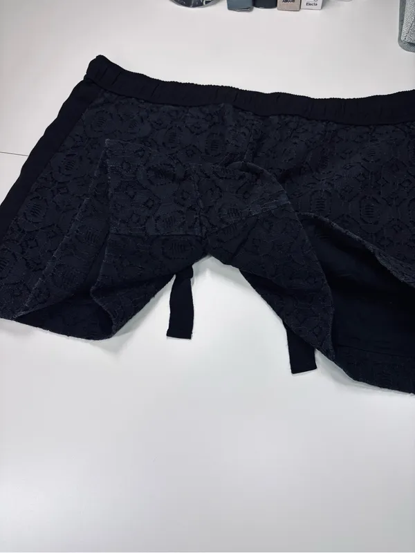 Ann Taylor LOFT Black Lace Overlay Drawstring Shorts EUC Size 2 - Image 5