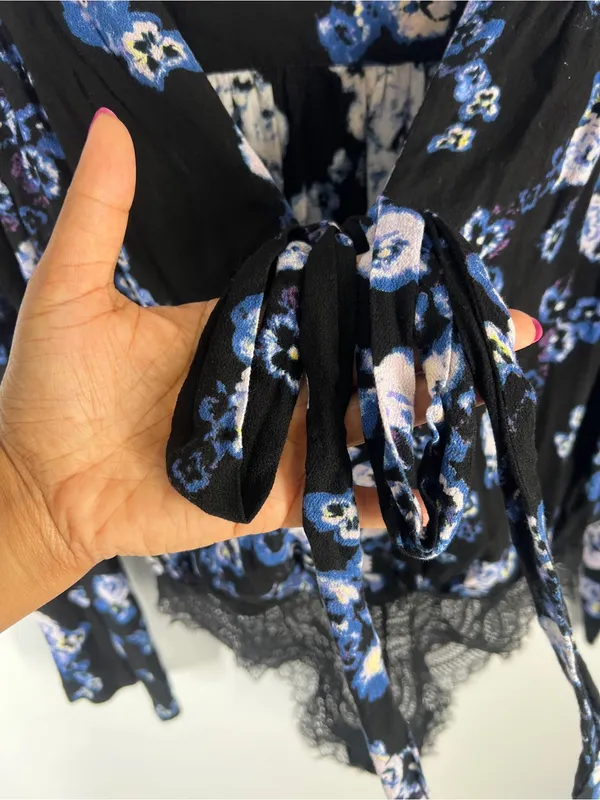 Free People‎ Black and Blue Floral Tie-Front Bodysuit - Image 7