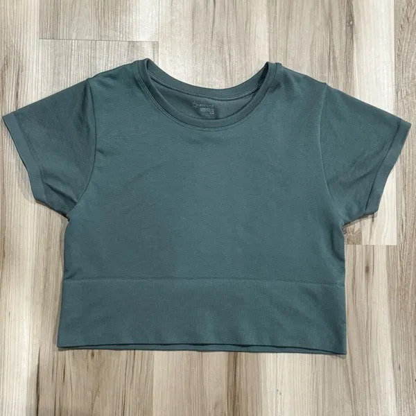 Offline by Aerie Green Seamless Cropped Short Sleeve Shirt Women’s Large - Image 2