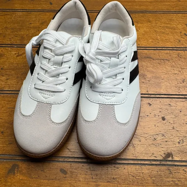White and‎ Grey Suede Casual Sneakers Euro Size 36 - Image 4