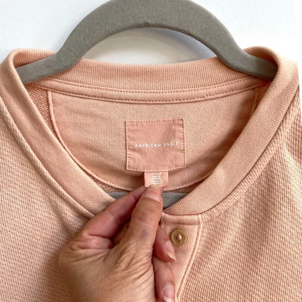 American Eagle Henley Sweatshirt Womens Small Peach‎ Relaxed Waffle Knit Cropped - Image 3