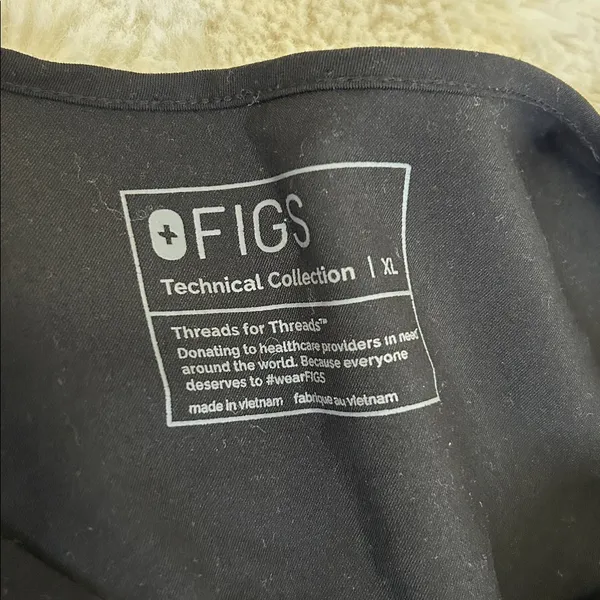 Figs Technical Collection Catarina V Neck Scrub Top - Image 8