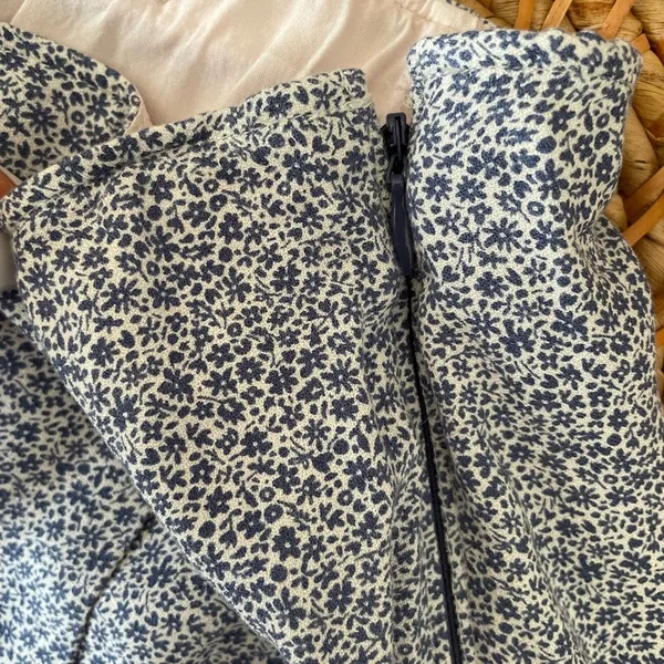 Abercrombie & Fitch Blue and White Floral Skirt - Image 6