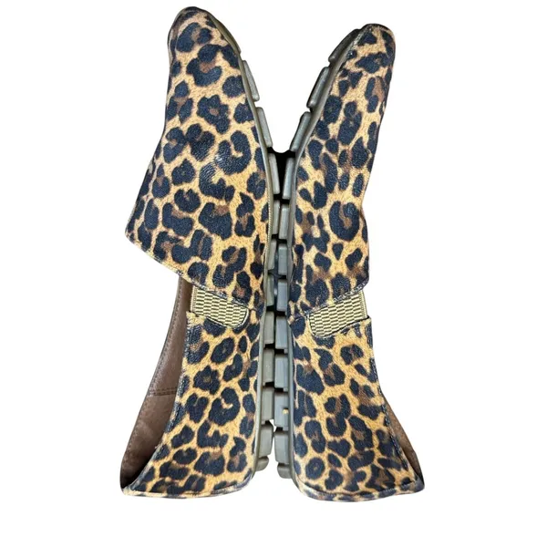 Born Shoes Womens Size 9.5 Brown Leopard Canvas Slip‎ On Flats Comfort D74641 - Image 5