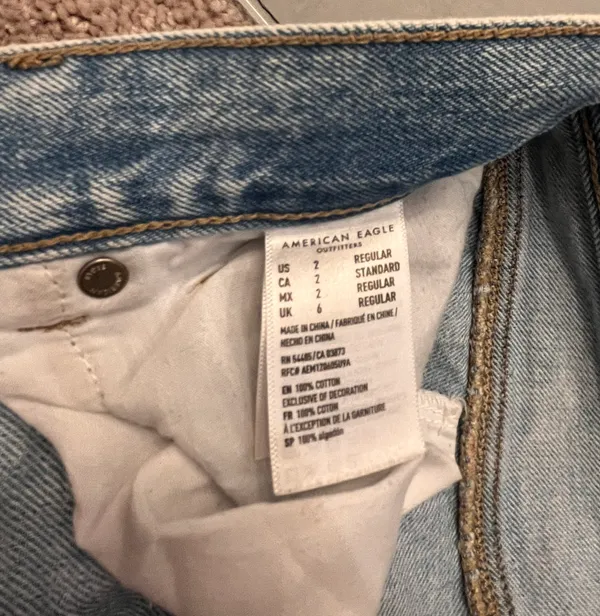 American Eagle High Rise Mom Jean - Image 4