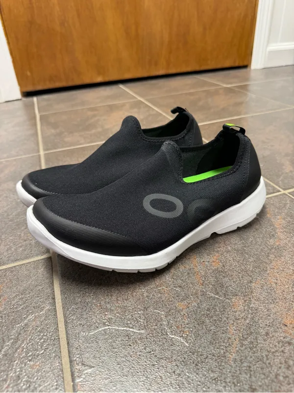 OOFOS OOmg Sport Slip On Lowtop Sneakers Shoes Black White Logo Womens 9 EU 40 - Image 13
