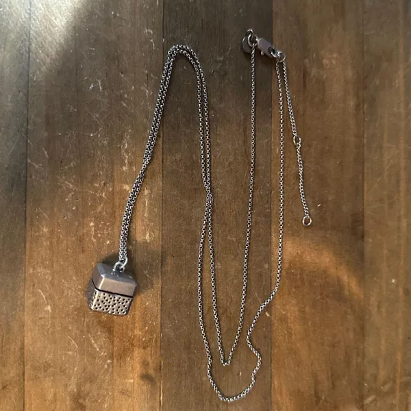 Madewell box pendant necklace - Image 2