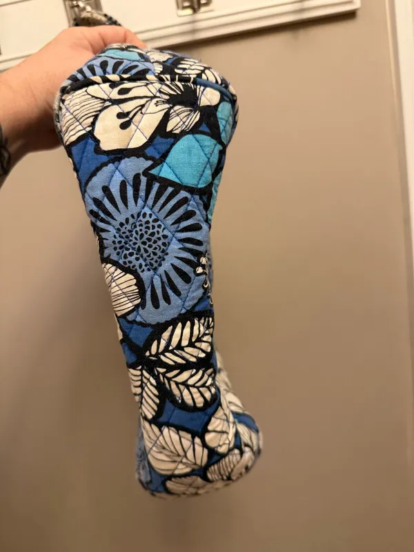 The Vera Bradley Blue White Black Floral Quilted Shoulder Bag - Image 6