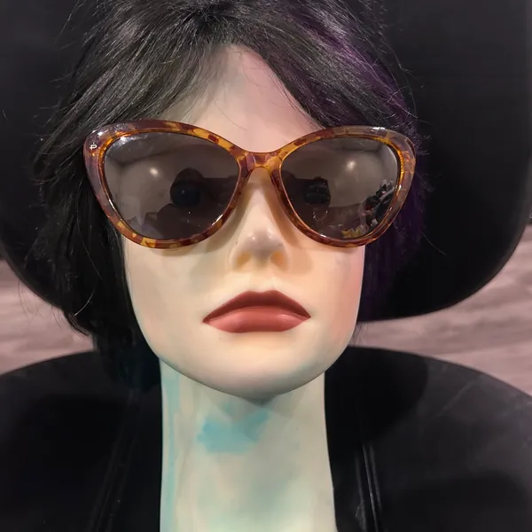 Elegant Tortoise Shell Sunglasses Brown - Image 6