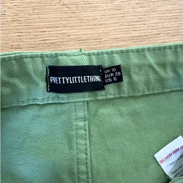 PrettyLittleThing - Cargo Pocket Baggy Wide Leg Jeans in Green - Image 3
