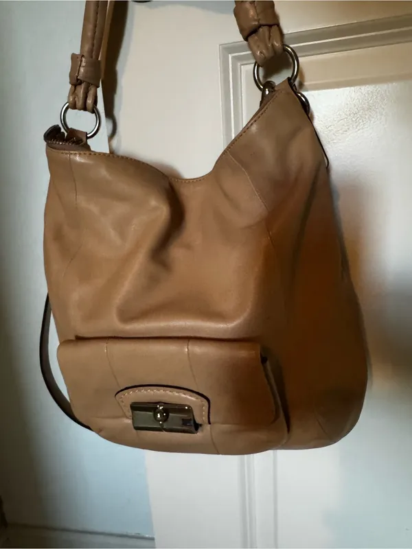 Coach Tan Leather Hobo Bag - Versatile Everyday Shoulder Bag - Image 2