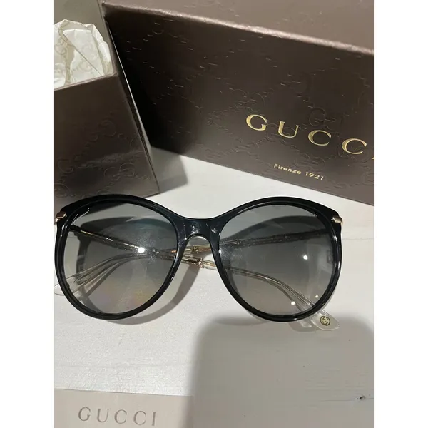 Gucci Women's Polarized Sunglasses Black Frame Gold Detail Designer‎ Eyewear - Image 2