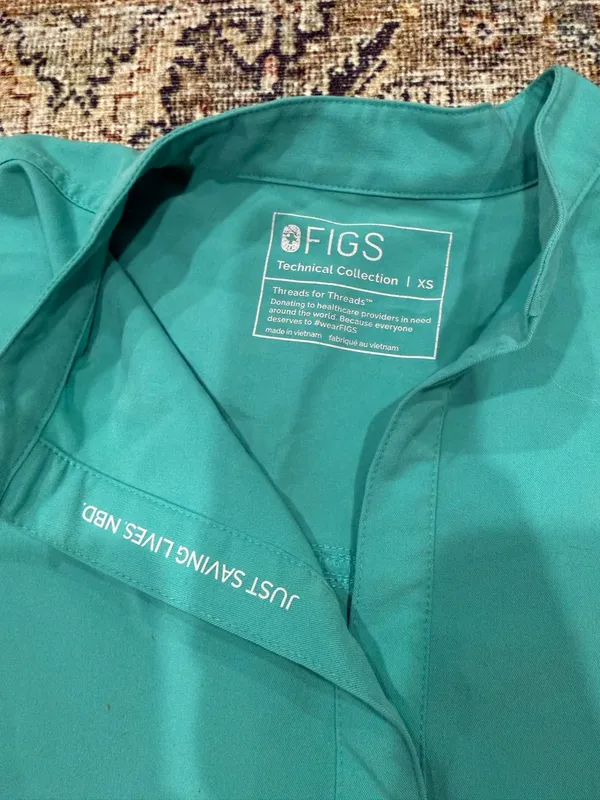 Surgical Green FIGS Set Scrubs - Image 4