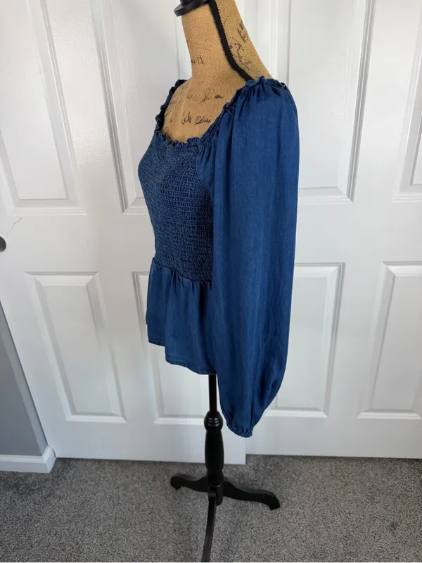 Old Navy Blue Smocked Peplum Top Size M NWOT 100% Lyocell Long Sleeve - Image 3