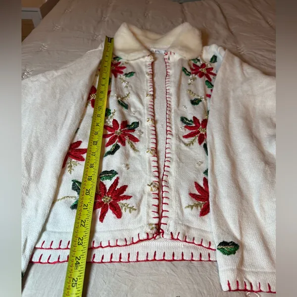 VINTAGE Victoria Jones White Embroidery Christmas Cardigan size L - Image 9
