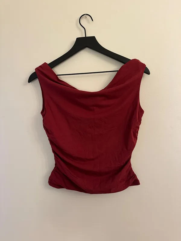 Le Lis Burgandy off the shoulder top - Image 2
