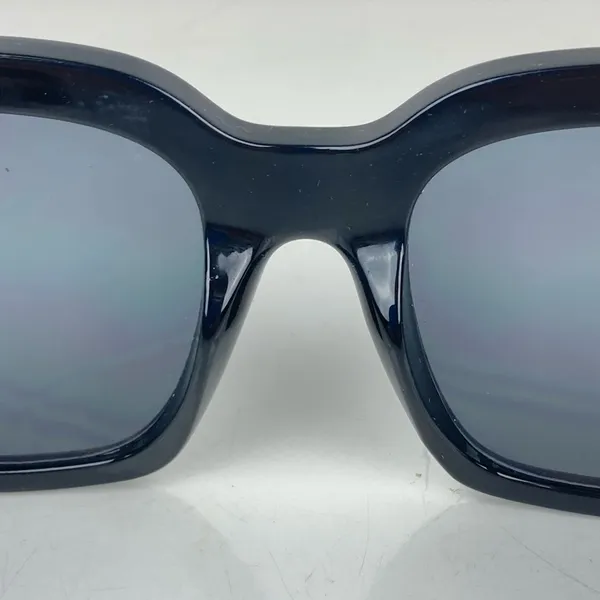 Square Black Sunglasses UVA/UVB - Image 7