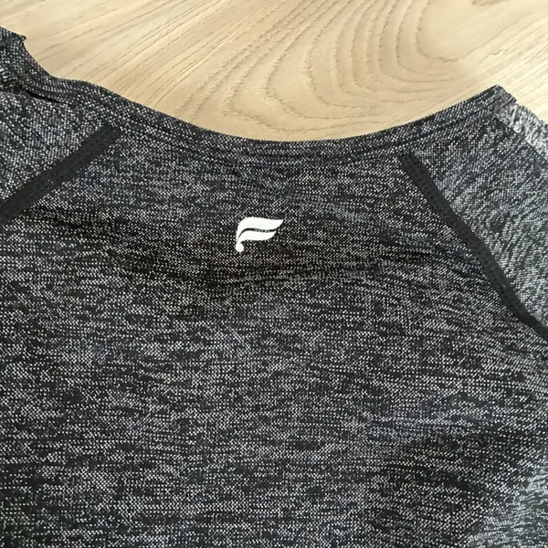 Fabletics Seamless Long Sleeve Crop Workout Top Heathered Charcoal‎ Grey Medium - Image 5