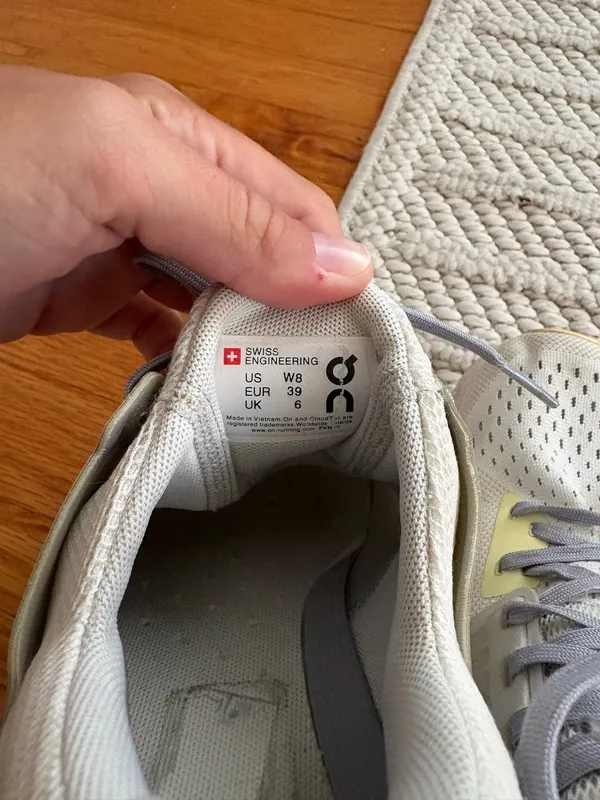 On cloud sneakers  - Image 3
