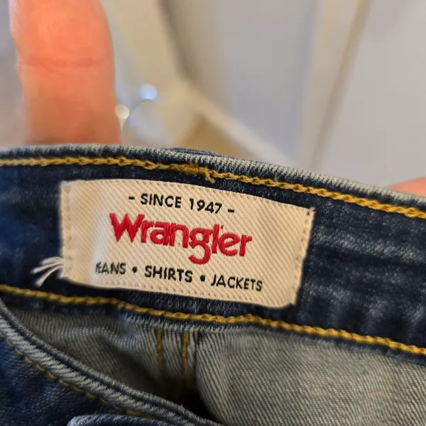 Wrangler Women's Straight-Leg Jeans in Medium Blue - Image 4