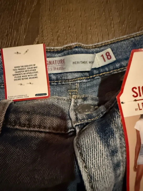 Signature Levi Strauss light blue denim shorts with delicate floral embroidery. Comfortable high-rise fit designed for everyday wear. Soft, faded blue wash that pairs easily with casual tops. Floral detailing adds a feminine touch. - Image 6