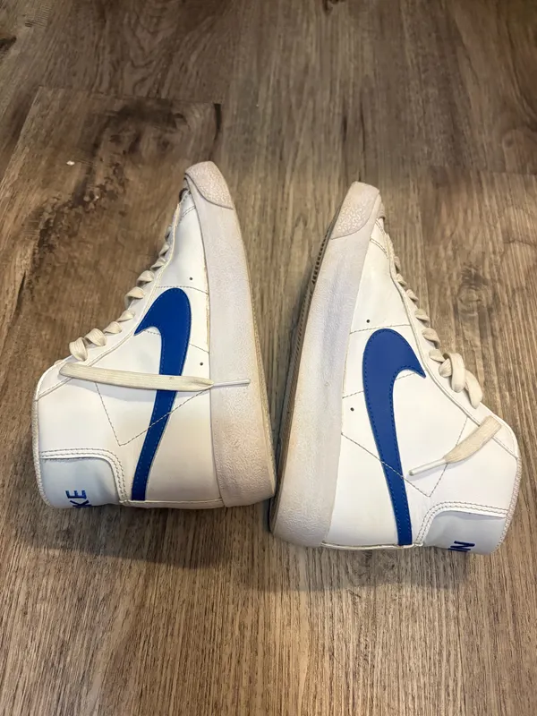 Boys Nike shoes White Size Youth 4 - Image 2