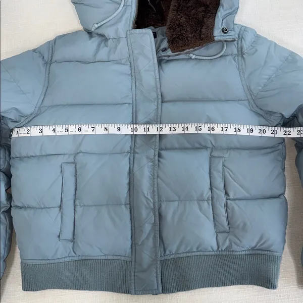 American Eagle Outfitters Blue Puffer Jacket with Brown Fur Lining - Image 5