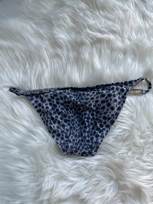 Bebe Leopard print bikini bottoms - Image 4