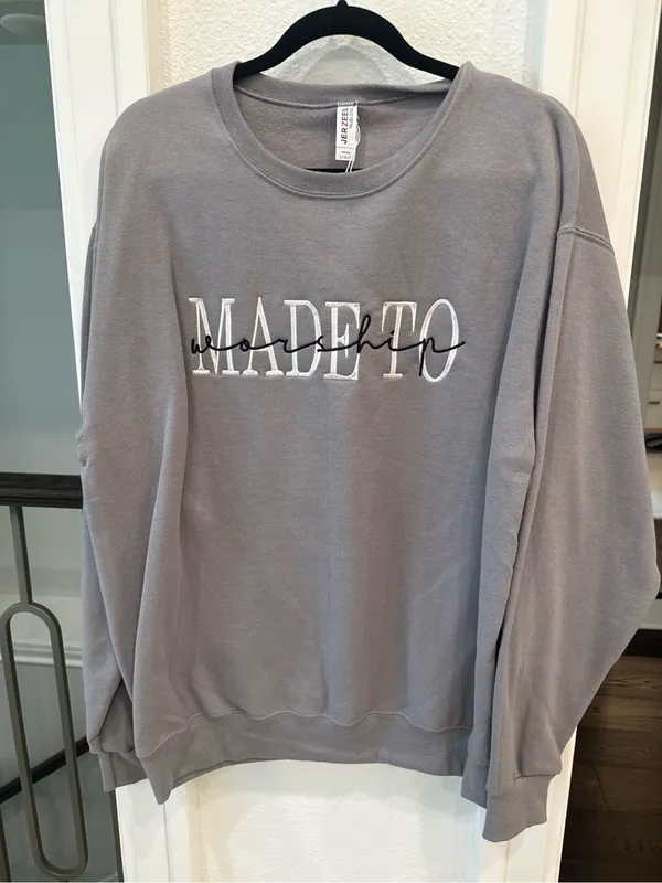 Jerzees Nublend Gray “Made to Worship” Embroidered Sweatshirt Large NWT - Image 3
