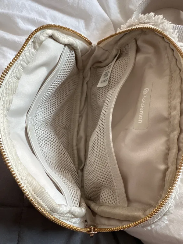 Lululemon Everywhere Fleece Belt Bag - Image 4