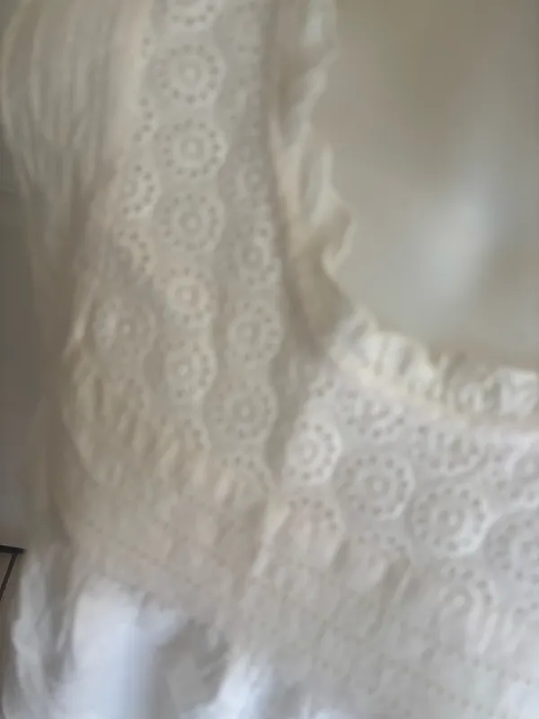 XL Old Navy Creme De La Creme Ruffled Lace-Trim Sleeveless Blouse. - Image 2