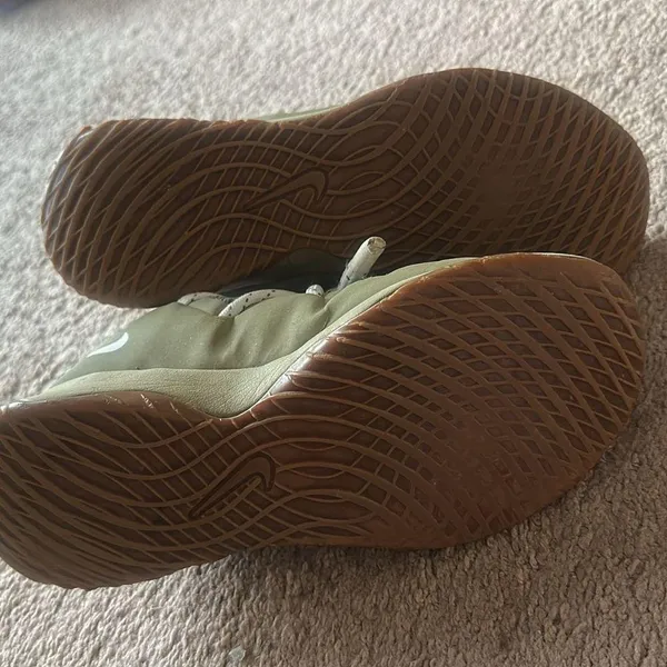 Nike City Loop in Olive Women’s 9 - Image 7