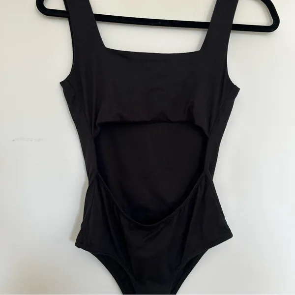 Lulus Black Open Back Cut Out One‎ Piece Bodysuit Size Small - Image 3