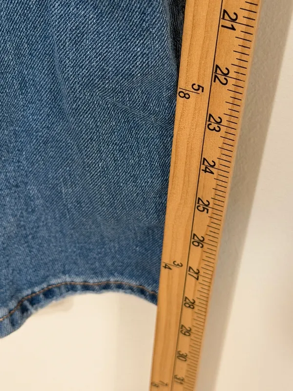 AE Mom Jean Size 8 long Distressed - Image 9